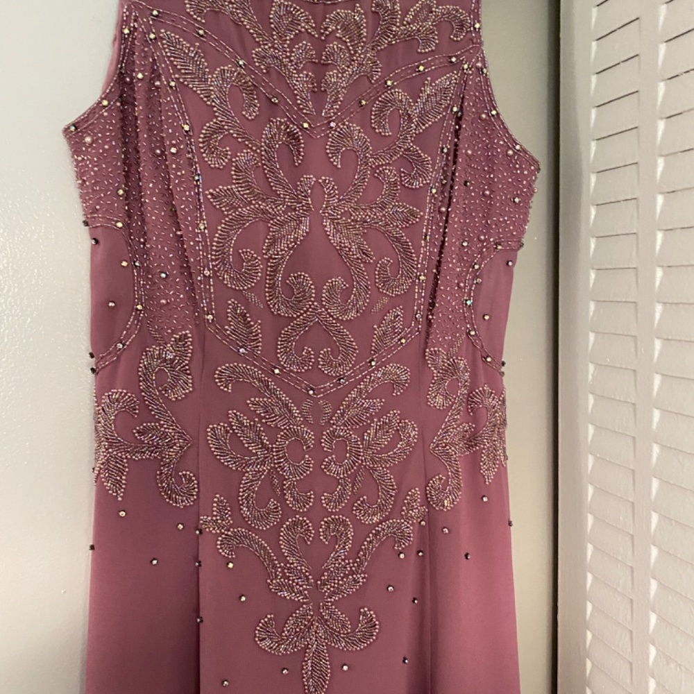 Dresses - Picture 4 of 5